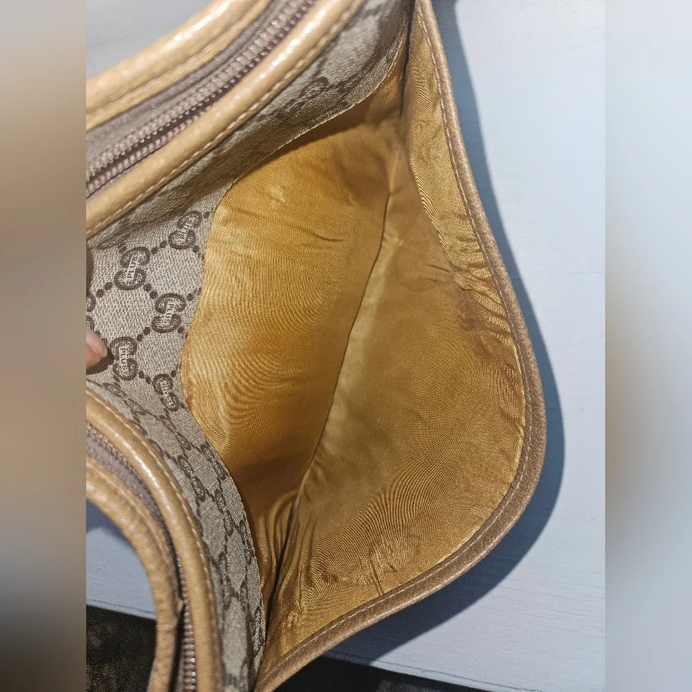 SOLD Gucci Interlocking GG Pouch/Clutch/Cosmetic Bag - Picture 6 of 16